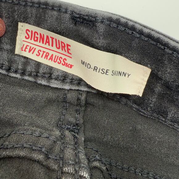 Signature Levi Strauss Women's Mid-Rise Skinny Jeans | 34” X 27” | Black - Picture 4 of 5